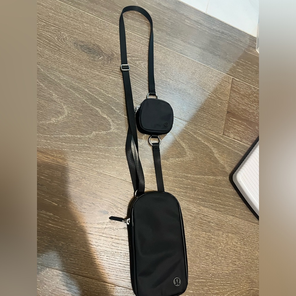 Lululemon crossbody phone holder